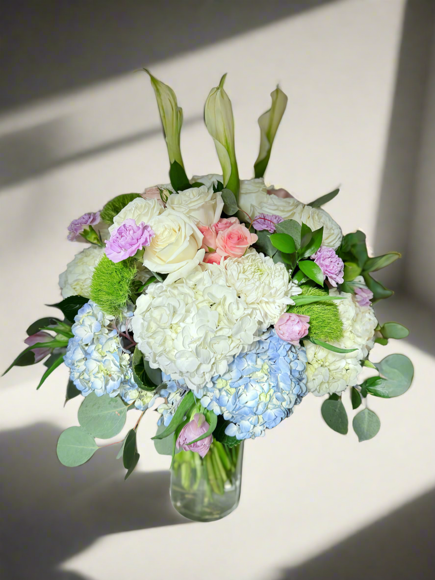 Blossom Breeze - Vase arrangement