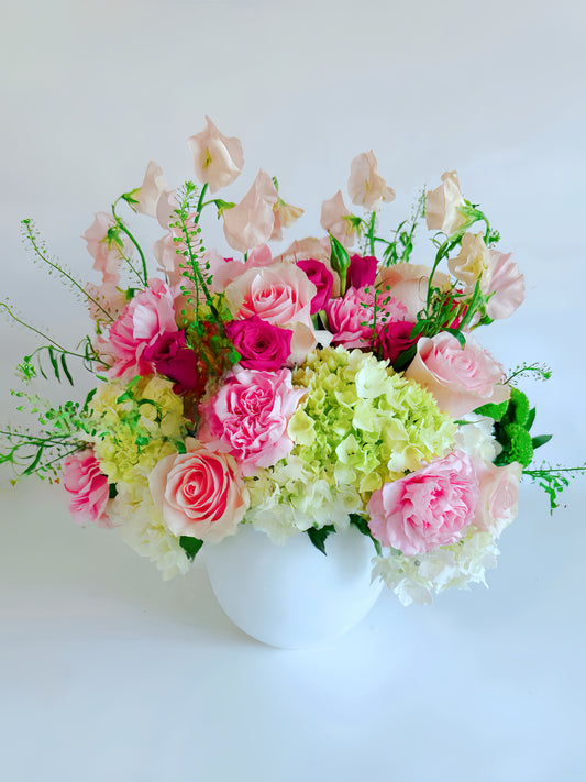 Soft Bloom - Vase arrangement