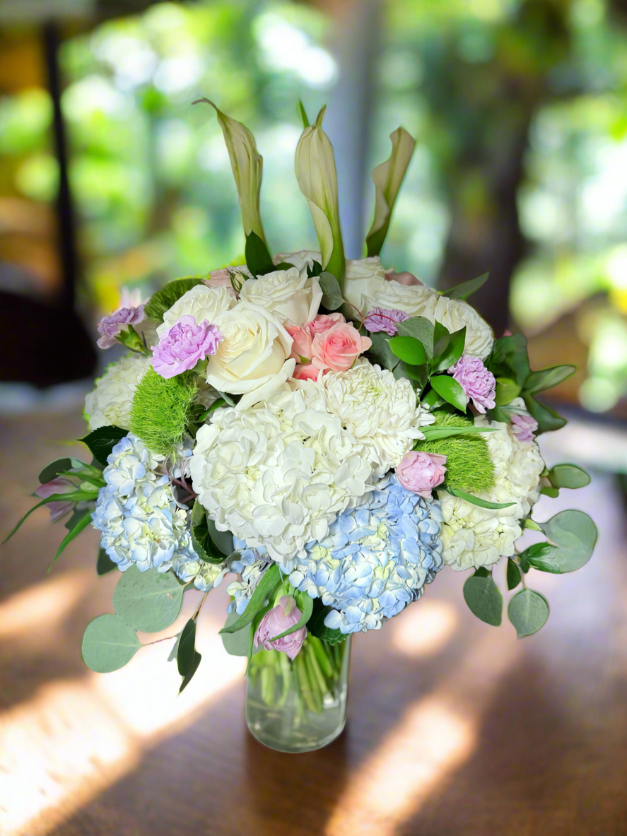 Blossom Breeze - Vase arrangement