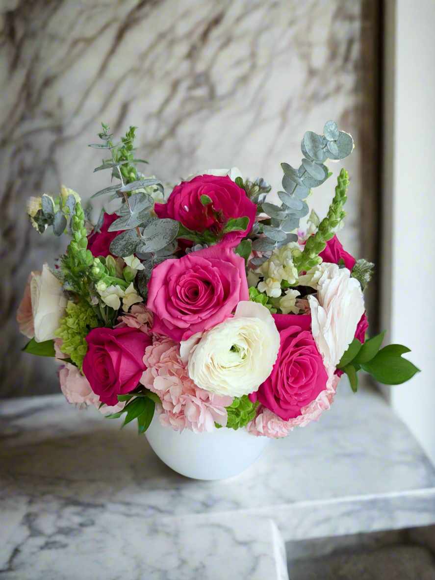 Petals & Pearls-Vase arrangement