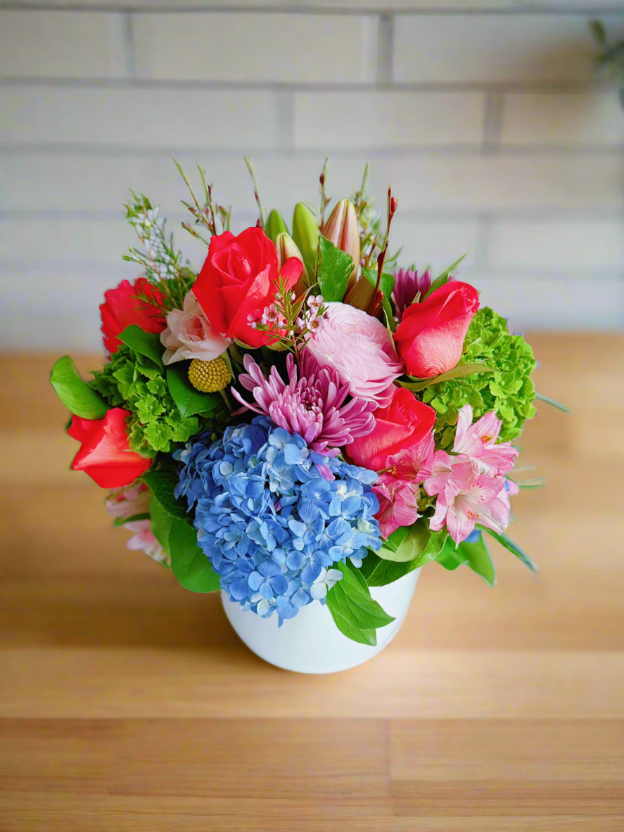 Florist’s Choice short Vase flower Arrangement