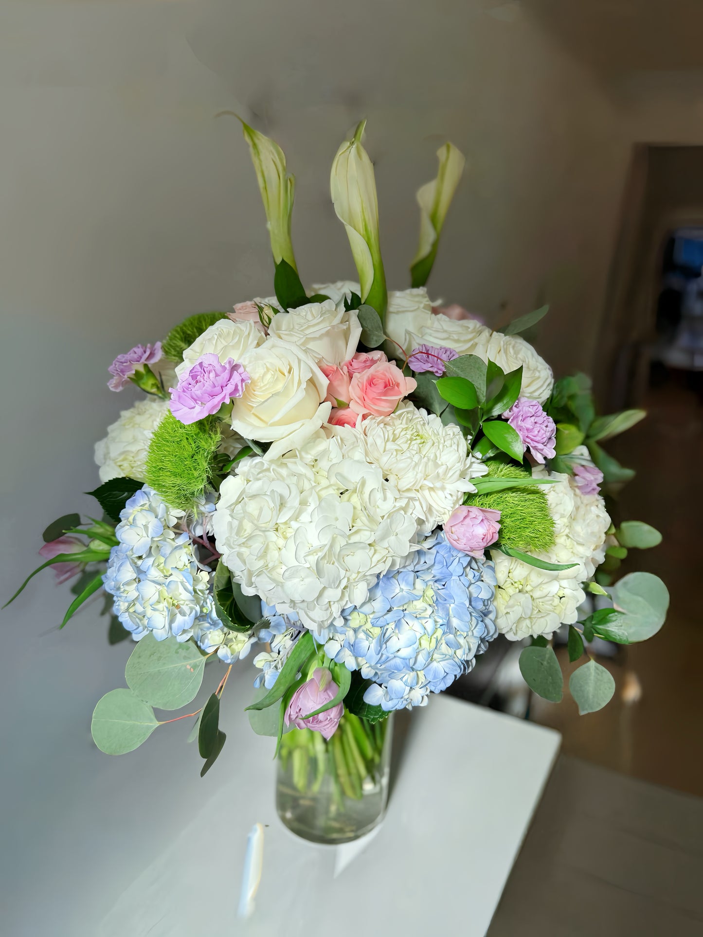 Blossom Breeze - Vase arrangement