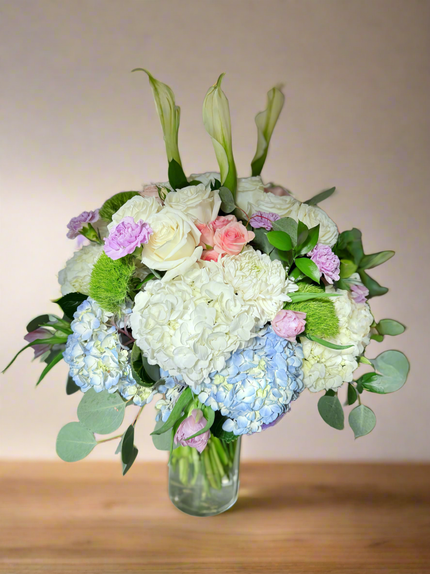 Blossom Breeze - Vase arrangement